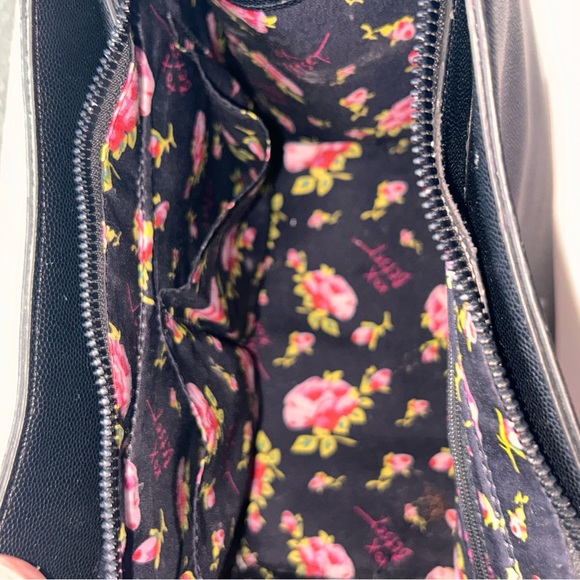 🌹Betsy Johnson black bow shoulder / hand bag with blk link strap. - Picture 9 of 15